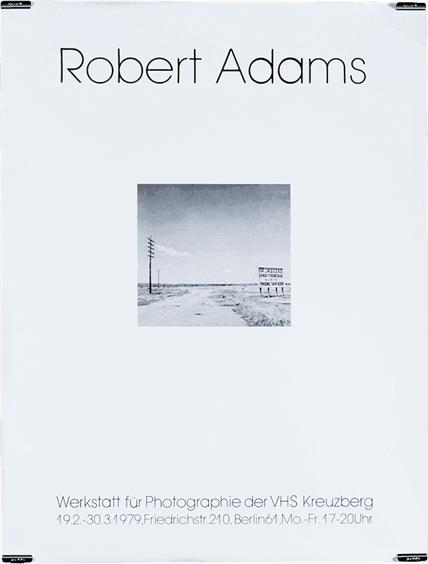 »Robert Adams« – Poster design “Werkstatt für Photographie Kreuzberg”, Berlin (1978–1986) | © Gabriele Götz