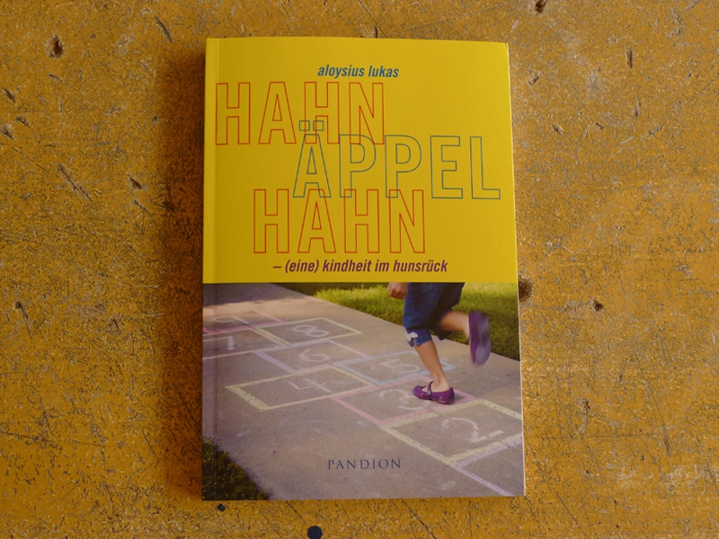 'Hahn Äppel Hahn – (eine) kindheit im hunsrück' (book cover) / © Gabriele Götz