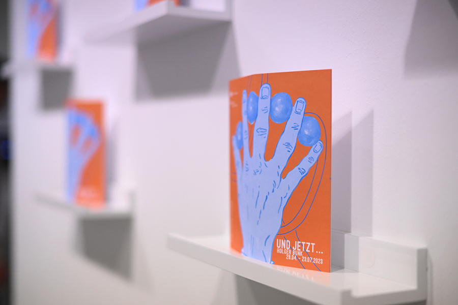 Holger Bunk – Visual identity for exhibition „und jetzt …“ (CI) – invitation cards / © Gabriele Götz